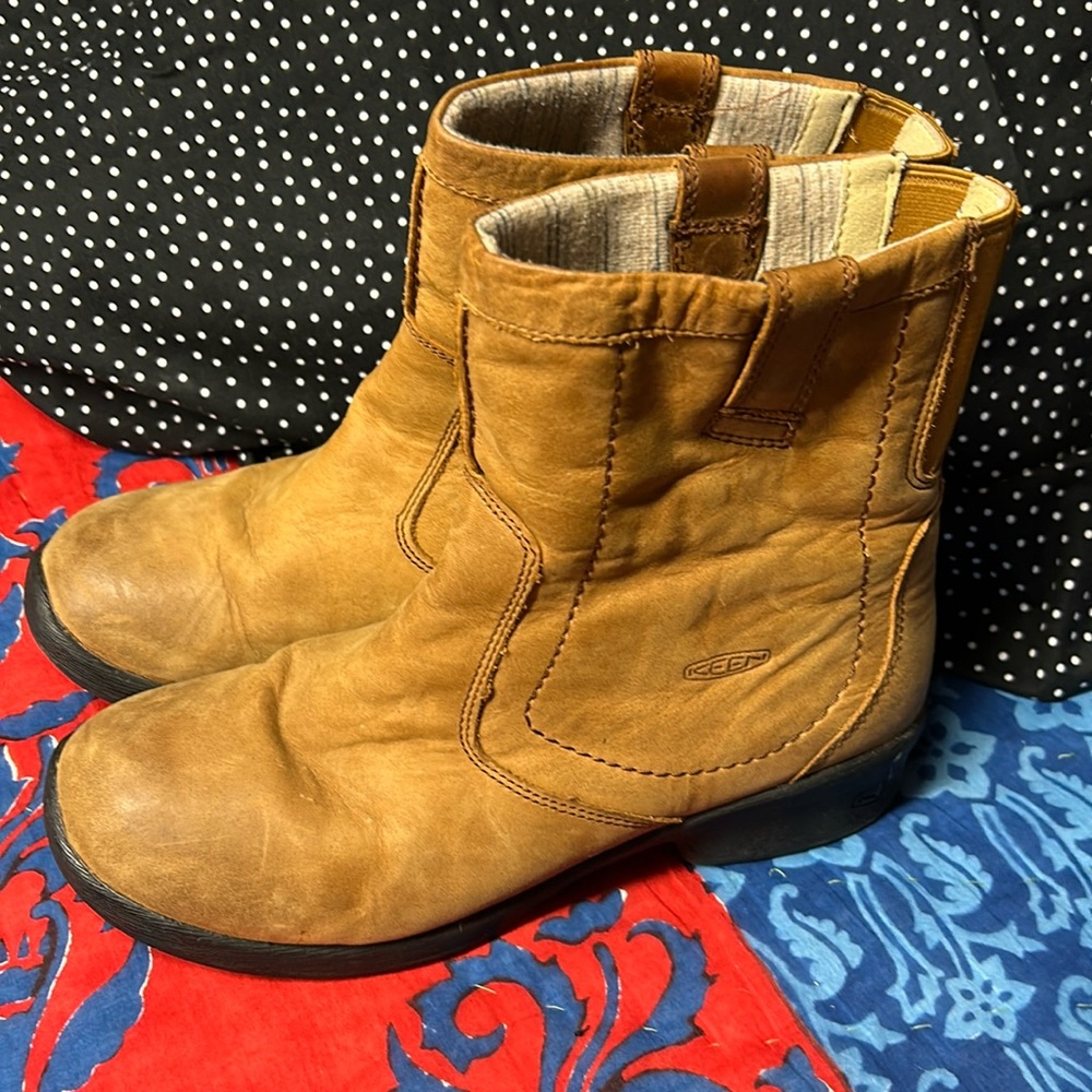 Keen Tyretread ankle boots size 8.5 39